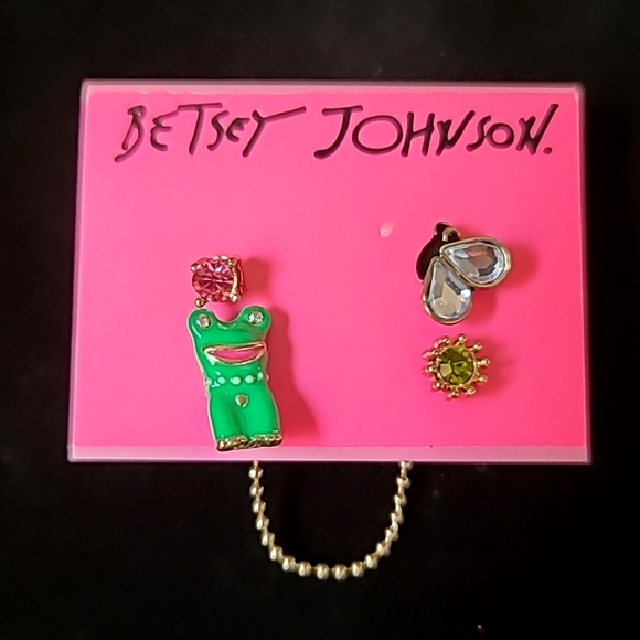 New Vintage BETSEY JOHNSON Walk In The Park Mismatched Frog Butterfly Earrings. - Picture 1 of 6
